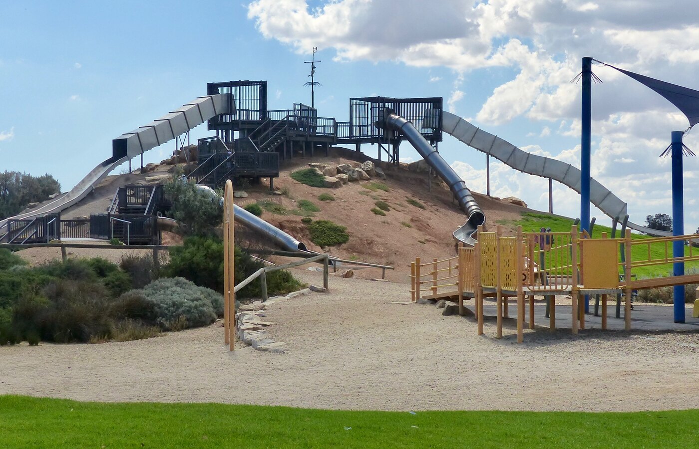Large Backyard Playset / Clubhouse