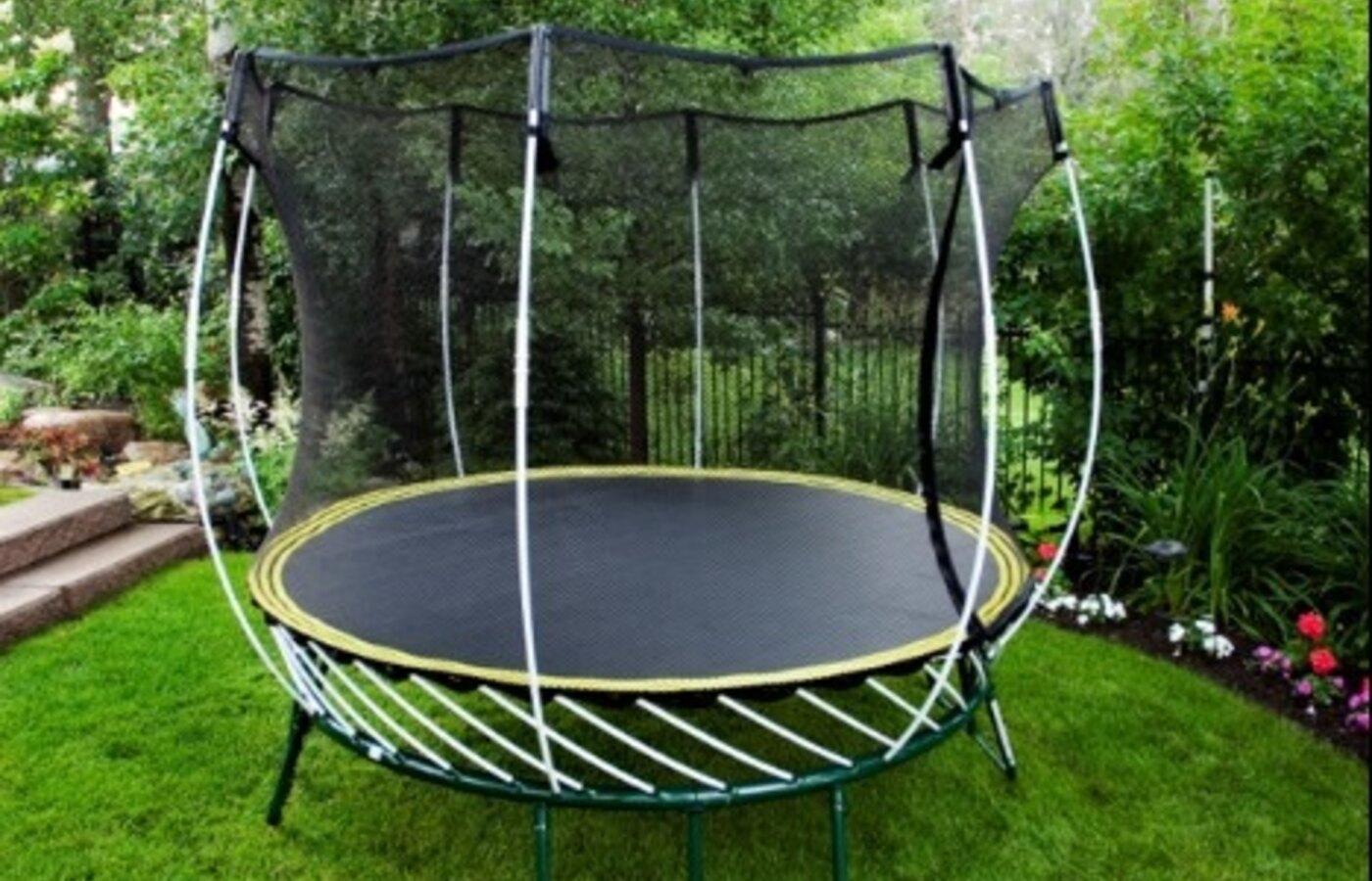 Large / Springfree Trampoline