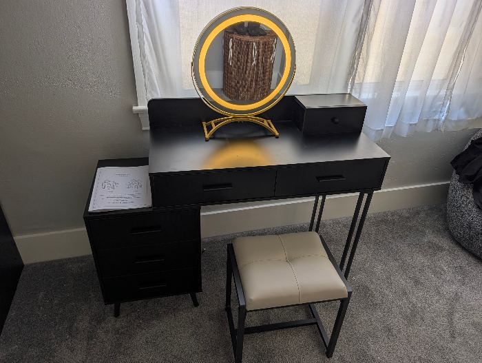 Lighted Makeup Vanity Desk