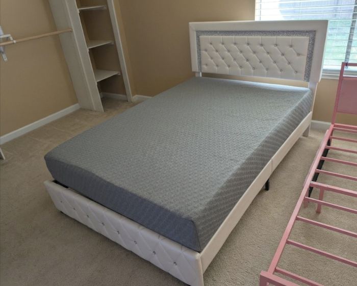 Tufted Upholstered Platform Bed
