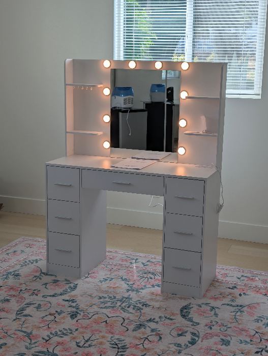 Lighted Makeup Vanity Desk