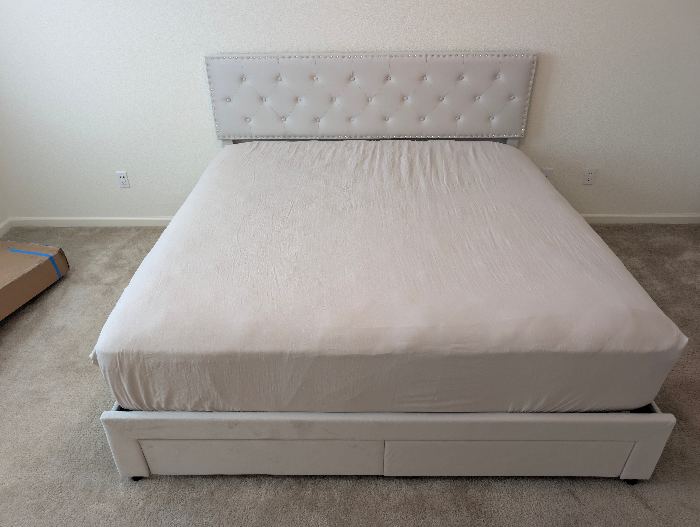Tufted Upholstered Platform Bed